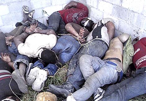 ** EDS NOTE GRAPHIC CONTENT ** Several of the 72 bodies of men and women that were allegedly killed by the Zetas drug gang are seen against a cinderblock wall inside an abandoned warehouse in the town of San Fernando, just 100 miles from the the Mexican border with the U.S. near the city of Matamoros, Mexico, Wednesday Aug. 25, 2010. A wounded migrant who escaped the Zetas gang stumbled into a military checkpoint and led marines to the scene were migrants from Brazil, Ecuador, El Salvador and Honduras were executed. (AP Photo/El Universal) Mexico War to control drugs in Mexico_Drug_War_MXDL102.jpg